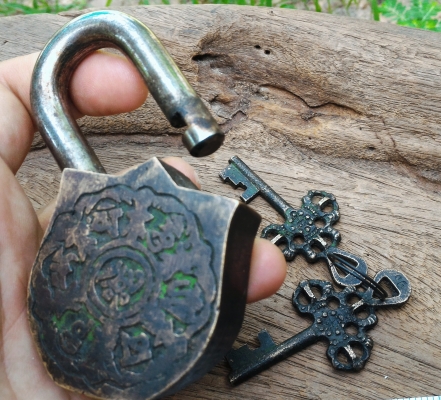 กุญแจพระพุทธเจ้า ขอเก่าจากธิเบต เนื้อทองเหลืองหนักๆ สภาพดีมากๆ