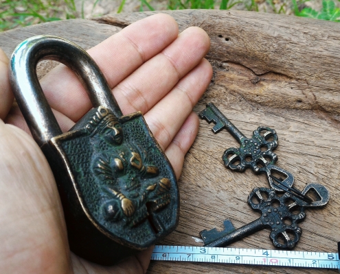 กุญแจพระพุทธเจ้า ขอเก่าจากธิเบต เนื้อทองเหลืองหนักๆ สภาพดีมากๆ