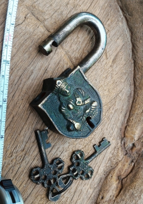 กุญแจพระพุทธเจ้า ขอเก่าจากธิเบต เนื้อทองเหลืองหนักๆ สภาพดีมากๆ