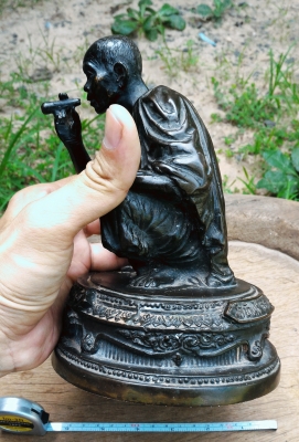 หลวงพ่อคูณ ปุริสุทโธ ตอกโค๊ตเก่า 690 เนื้อทองเหลืองหนักๆ ฐาน 5นิ้ว พระบ้านพระแท้