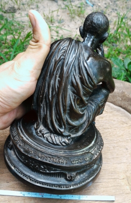 หลวงพ่อคูณ ปุริสุทโธ ตอกโค๊ตเก่า 690 เนื้อทองเหลืองหนักๆ ฐาน 5นิ้ว พระบ้านพระแท้