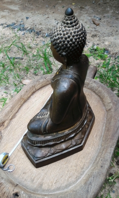 พระพุทธไตรโลกนาถ หน้าตัก 9 นิ้ว ไม่รวมฐาน พิธีดี พิธีใหญ่ เกจิร่วมเสกมากมาย ฉลองวิหาร ปี2520 วัดจันทารามวรวิหาร น้ำหนักเยอะครับ ขนาดใหญ่