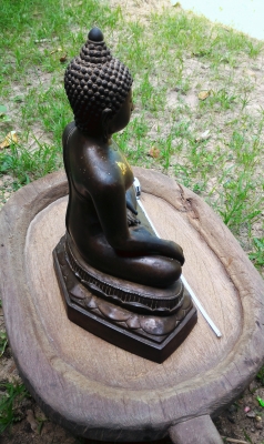 พระพุทธไตรโลกนาถ หน้าตัก 9 นิ้ว ไม่รวมฐาน พิธีดี พิธีใหญ่ เกจิร่วมเสกมากมาย ฉลองวิหาร ปี2520 วัดจันทารามวรวิหาร น้ำหนักเยอะครับ ขนาดใหญ่