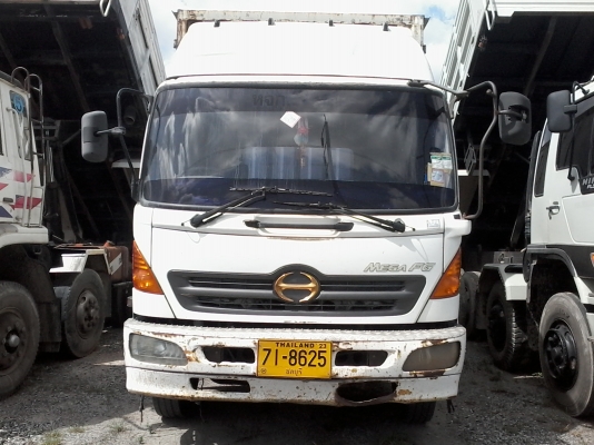 ขายHINO 6 ล้อบรรทุกตู้คอนเทนเนอร์ รถแก๊ส สนใจติดต่อสุพัตร  แสนไท 081-1913257