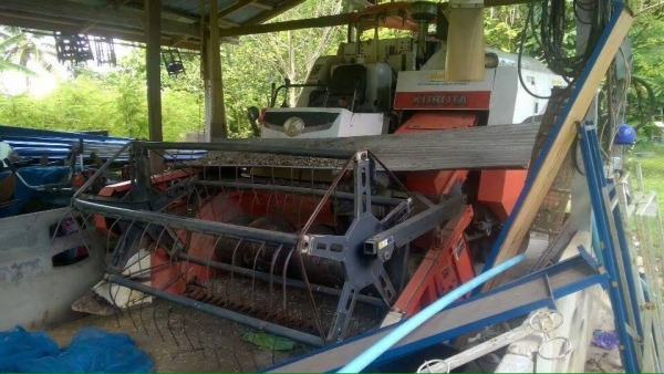 ขายรถเกี่ยวข้าว KUBOTA DC68G ปี53 ใช้งาน2พันชั่วโมง สภาพพร้อมใช้งาน เอกสารพร้อมโอน ราคา340,000 สนใจโทร 090-8588220คุณนะ 093-3258446คุณบิว หรือเข้าดูสินค้าอื่นๆได้ที่ www.narong2truck.com หรือ www.truck.in.th/498 หรือเพจFacebook ณรงค์ ซื้อขายรถมือสอง (เว็บ