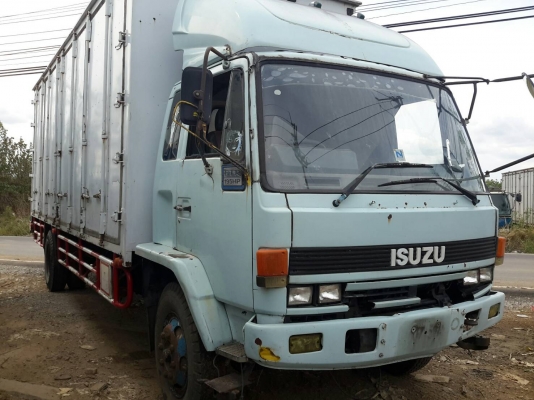 ขายรถบรรทุก 6 ล้อ ISUZU 195 แรง พร้อมใช้งาน