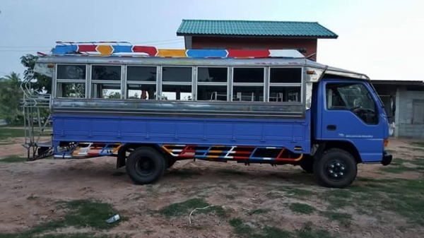 ขายรถ6ล้อ 130แรง ยาว5เมตร หลังคาโดยสาร เครื่องดี แคชซีสวย ภายในสวย เอกสารพร้อมโอน ราคา550,000 สนใจโทร 090-8588220คุณนะ 093-3258446คุณบิว หรือเข้าดูสินค้าอื่นๆได้ที่ www.narong2truck.com หรือ www.truck.in.th/498 หรือเพจFacebook ณรงค์ ซื้อขายรถมือสอง (เว็บไ