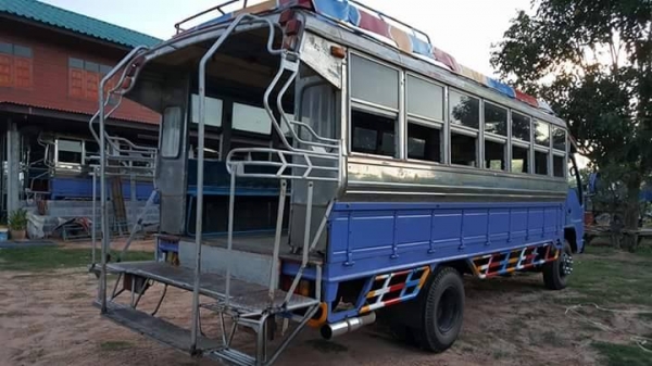 ขายรถ6ล้อ 130แรง ยาว5เมตร หลังคาโดยสาร เครื่องดี แคชซีสวย ภายในสวย เอกสารพร้อมโอน ราคา550,000 สนใจโทร 090-8588220คุณนะ 093-3258446คุณบิว หรือเข้าดูสินค้าอื่นๆได้ที่ www.narong2truck.com หรือ www.truck.in.th/498 หรือเพจFacebook ณรงค์ ซื้อขายรถมือสอง (เว็บไ