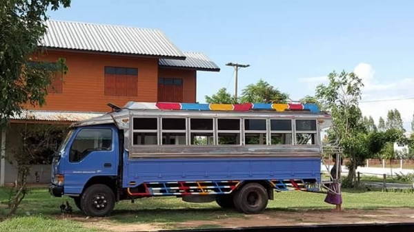 ขายรถ6ล้อ 130แรง ยาว5เมตร หลังคาโดยสาร เครื่องดี แคชซีสวย ภายในสวย เอกสารพร้อมโอน ราคา550,000 สนใจโทร 090-8588220คุณนะ 093-3258446คุณบิว หรือเข้าดูสินค้าอื่นๆได้ที่ www.narong2truck.com หรือ www.truck.in.th/498 หรือเพจFacebook ณรงค์ ซื้อขายรถมือสอง (เว็บไ