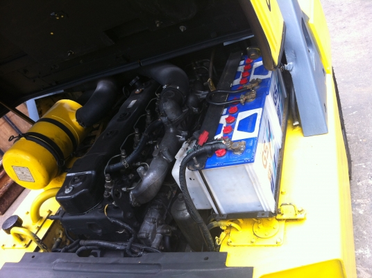 ขายด่วน รถยกโฟล์คลิฟท์ TCM 4 Ton สูง 3 M. เกียร์ธรรมดา ยางตัน