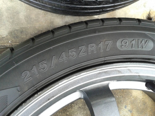 ขอบ17นิ้ว4รู100 พร้อมยาง สวยๆ 4 ล้อ ราคา 6900 บาท