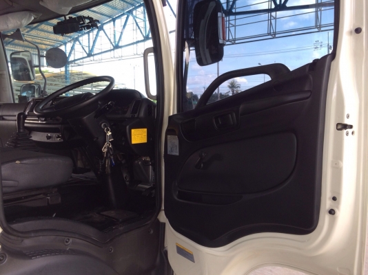 ขายรถบรรทุกหกล้อ HINO FC9J เครื่อง 175 แรง ปี 57 ช่วงยาว 6.50 เมตร ไมค์แท้ 40,000