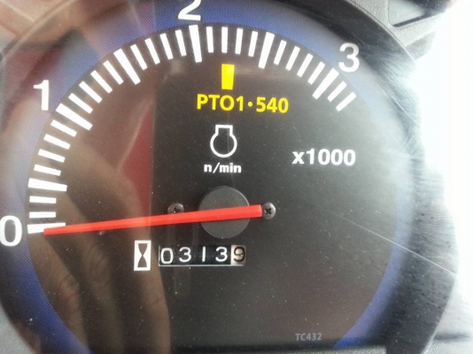 คูโบต้า L4708 4 WD พร้อมปุ้งกี๋ตักตราช้าง ทำงาน 313 ชั่วโมง..จดทะเบียน ก.ย.2556