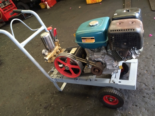 ขายด่วน!!เครื่องฉีดน้ำ แรงดันสูง สภาพดีมาก90\%!!