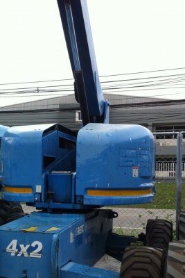 ขายรถกระเช้า ยี่ห้อจีนี่ ยก 13.50 เมตร เครื่องยนต์ดีเชลดอยท์