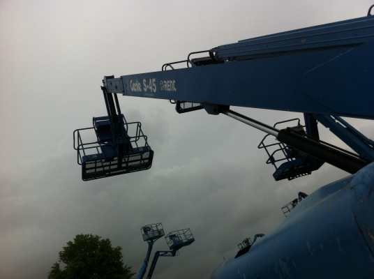 ขายรถกระเช้า ยี่ห้อจีนี่ ยก 13.50 เมตร เครื่องยนต์ดีเชลดอยท์