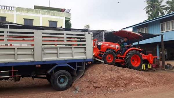 ปัญญาแทรคเตอร์..จัดมาให้ครับ ด่วน!!!คูโบต้า L3608 พร้อมใบมีดคานล่าง พร้อมผานใหม่6&times;22 สภาพพร้อมใช้ จัดส่ง อ.เมือง จ.นครสวรรค์