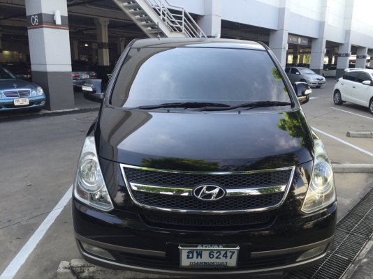 Hyundai H-1 Deluxe 2010 ตัวท๊อปสุด 11ที่นั่ง ดีเซล เกียร์ออโต้ สีดำสีเดิมทุกชิ้นไม่เคยชนไม่เคยทำสีมาดูได้ ไมล์1แสนใส่ล้อ18 ยางใหม่แบตใหม่ใช้บุ๊คเซอร์วิส ไม่มีชนพาช่างมาดูได้ ราคา690,000บาท  สนใจติดต่อ tel , id line 0816383886
