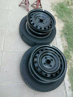 ขายล้อกะทะ ขอบ15 พร้อมยาง  มี 2 ล้อ  tel.081-4273941