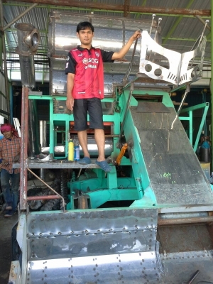 ขายรถเกี่ยวข้าว (((มีคลิปและรูปตอนต่อใหม่))) ต่อมาใหม่เกี่ยวนาปีแค่ครั้งเดียว สภาพใหม่พร้อมใช้ สนใจก็คุยกันได้ครับไม่มีคนดูแลครับ 089-6803334 ขายรถเกี่ยวข้าว (((มีคลิปและรูปตอนต่อใหม่))) ต่อมาใหม่เกี่ยวนาปีแค่ครั้งเดียว สภาพใหม่พร้อมใช้ สนใจก็คุยกันได้ครับไม่มีคนดูแลครับ 089-6803334