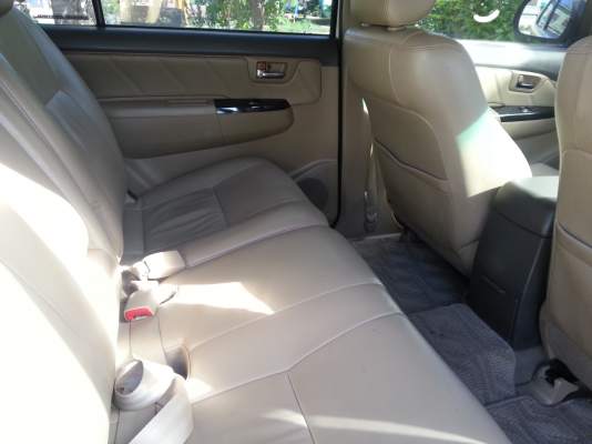 ขายโตโยต้า ฟอร์จูนเนอร์ 3.0  4WD ปี 2012  ไมล์  48,000  โล รถสวยกริ๊บ ไม่เคยชน เดิมทุกชิ้น โทร. 085-7282756