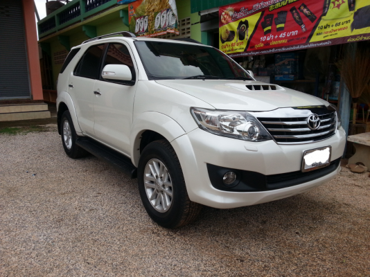 ขายโตโยต้า ฟอร์จูนเนอร์ 3.0  4WD ปี 2012  ไมล์  48,000  โล รถสวยกริ๊บ ไม่เคยชน เดิมทุกชิ้น โทร. 085-7282756