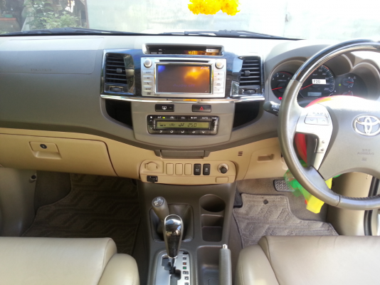 ขายโตโยต้า ฟอร์จูนเนอร์ 3.0  4WD ปี 2012  ไมล์  48,000  โล รถสวยกริ๊บ ไม่เคยชน เดิมทุกชิ้น โทร. 085-7282756