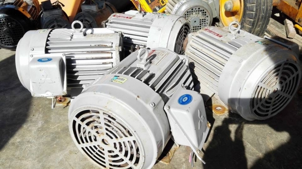 ** Sold **มอเตอร์ Mitsubishi 3 HP 380V รุ่นใหม่ SF-JR สภาพสวยเดิมๆทุกลูกใช้งานมาน้อยมาดูมาเทสก่อนได้ครับ