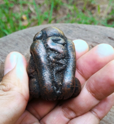 พระปิดตาองค์ใหญ่ๆ หนักๆ เนื้อนวะโลหะเก่า สวยแปลกครับ