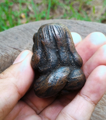 พระปิดตาองค์ใหญ่ๆ หนักๆ เนื้อนวะโลหะเก่า สวยแปลกครับ