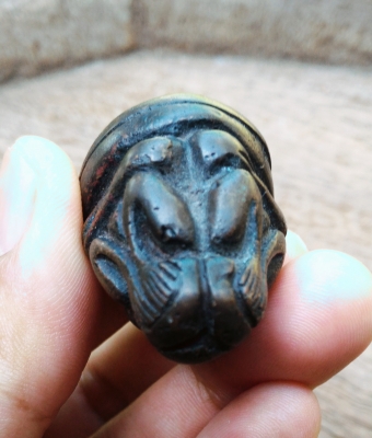 พระปิดตาองค์ใหญ่ๆ หนักๆ เนื้อนวะโลหะเก่า สวยแปลกครับ