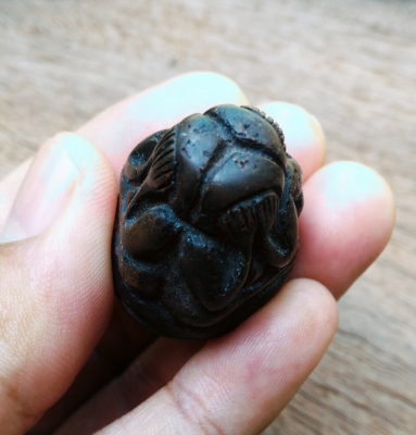 พระปิดตาสามสหาย ใหญ่ๆ หนักๆ เนื้อนวะโลหะเก่า ก้นอุดดินผงพุทธคุณ มวลสารงามๆ