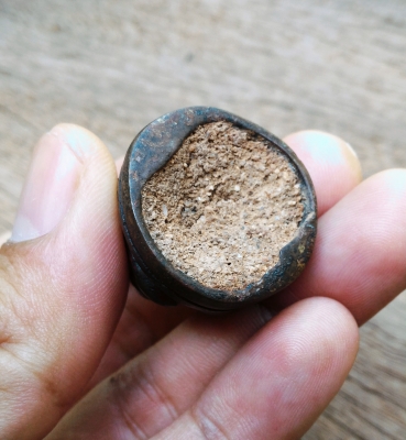 พระปิดตาสามสหาย ใหญ่ๆ หนักๆ เนื้อนวะโลหะเก่า ก้นอุดดินผงพุทธคุณ มวลสารงามๆ