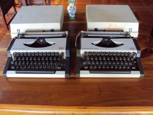 ขาย พิมพ์ดีด OLYMPIA รุ่น Traveller de Luxe