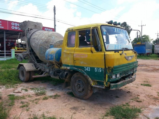 ขายรถ6ล้อ โม่ปูน3คิว เครื่อง185แรง HO7C เครื่องดีมาก สภาพพร้อมใช้งาน เอกสารใบซื้อขาย ราคา320,000 สนใจโทร 090-8588220คุณนะ 093-3258446คุณบิว หรือเข้าดูสินค้าอื่นๆได้ที่ www.narong2truck.com หรือ www.truck.in.th/498 หรือเพจFacebook ณรงค์ ซื้อขายรถมือสอง (เว