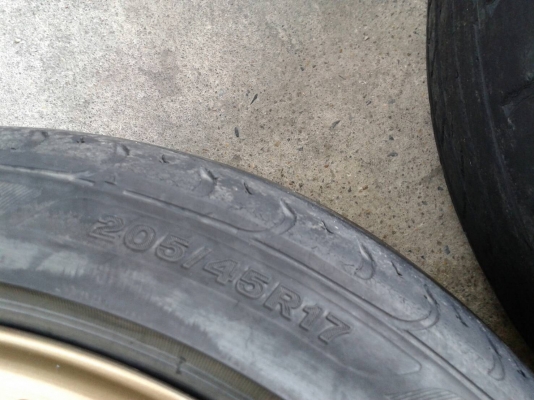 ขอบ17นิ้ว4รู100/114 พร้อมยาง สวยๆ 4 ล้อ ราคา 6900 บาท