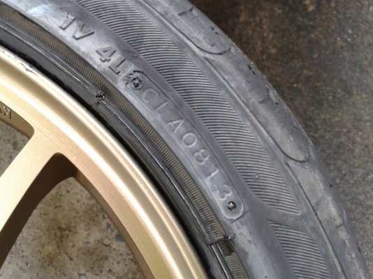 ขอบ17นิ้ว4รู100/114 พร้อมยาง สวยๆ 4 ล้อ ราคา 6900 บาท