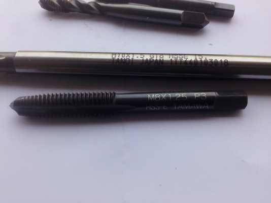 ชุดดอกต๊าปเกลียวอย่างดีพร้อมด้ามจัดเป็นชุดราคาถูกๆ มี M5, M6 ,M8 ,M10 ต้องการเพิ่มลดบอกได้