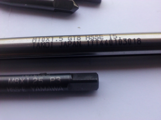 ชุดดอกต๊าปเกลียวอย่างดีพร้อมด้ามจัดเป็นชุดราคาถูกๆ มี M5, M6 ,M8 ,M10 ต้องการเพิ่มลดบอกได้