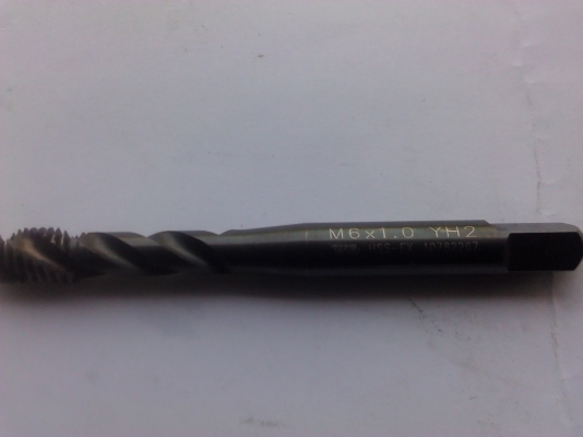 ชุดดอกต๊าปเกลียวอย่างดีพร้อมด้ามจัดเป็นชุดราคาถูกๆ มี M5, M6 ,M8 ,M10 ต้องการเพิ่มลดบอกได้