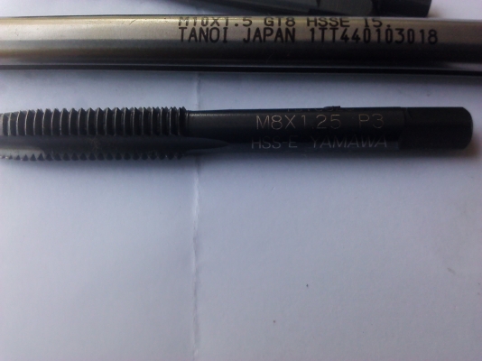 ชุดดอกต๊าปเกลียวอย่างดีพร้อมด้ามจัดเป็นชุดราคาถูกๆ มี M5, M6 ,M8 ,M10 ต้องการเพิ่มลดบอกได้