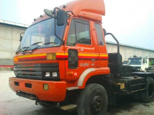 หัวลากNISSAN UD290 แรงม้า เครื่องเดิมพ่นสีรถบริษัท