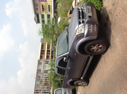 ขายดาวน์อีซูซุ 4ประตู4wdเกียร์ออโต 250,000 บาท