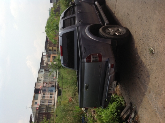 ขายดาวน์อีซูซุ 4ประตู4wdเกียร์ออโต 250,000 บาท