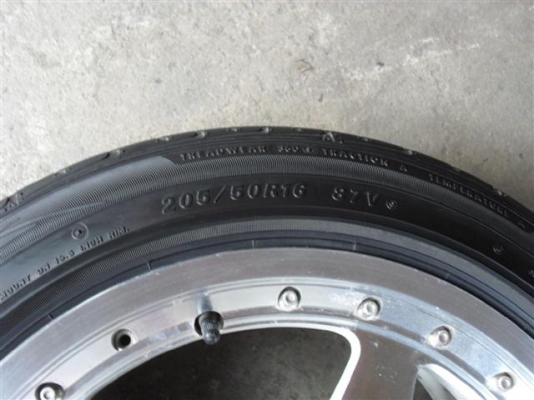 ขายล้อ16*7.5 พร้อมยาง 7900