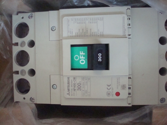ขายเบรกเกอร์ MITSUBISHI 300A ใหม่ 99\%