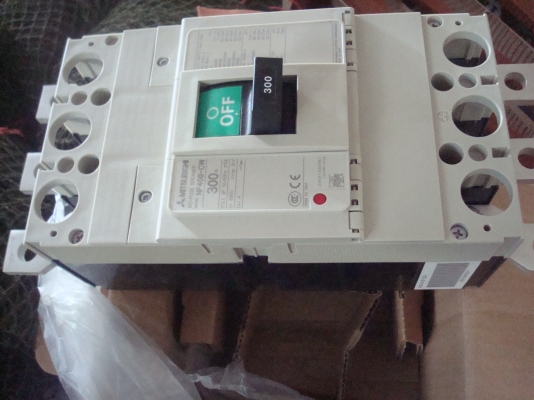 ขายเบรกเกอร์ MITSUBISHI 300A ใหม่ 99\%