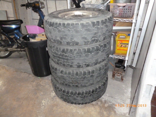 ขายDUNLNLOP 30x9.5R15 ปี09 ล้อแม็ก+ยาง 4ล้อ=1ชุด ราคา 6000บาท