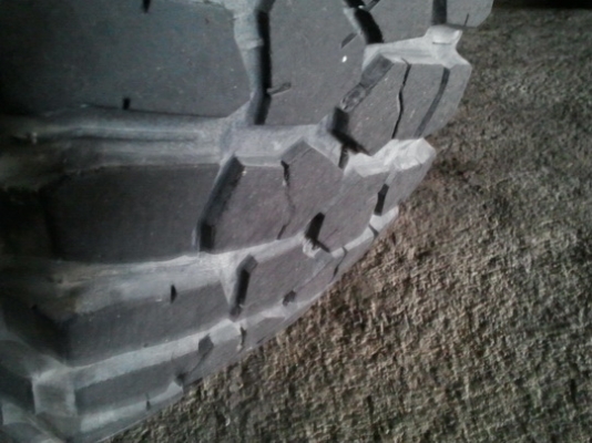 ขายยาง BF MUD KM2 ปี09 285 75 16 4เส้น11000บาท ขายยาง BF MUD KM2 ปี09 285 75 16 4เส้น11000บาท