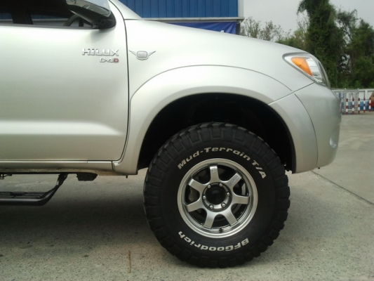 ขายยาง BF MUD KM2 ปี09 285 75 16 4เส้น11000บาท